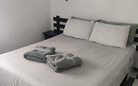 Habitacion 2 En Tercera Planta Sin Ascensor No Es Un Piso Entero! A Compartir Bano Y Cocina!